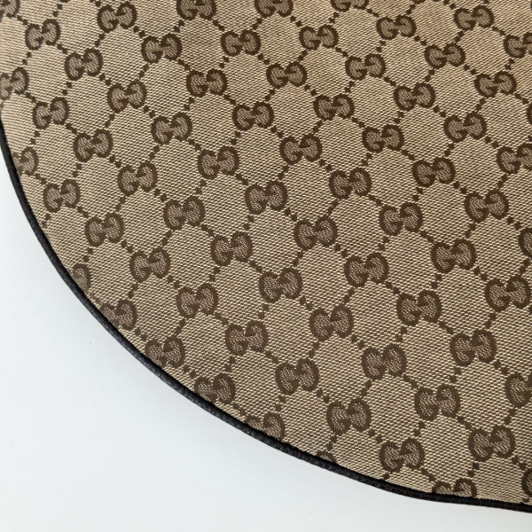 G*u*i b large shoulder bag