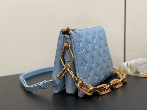 l0*is V*t0n coussin bb