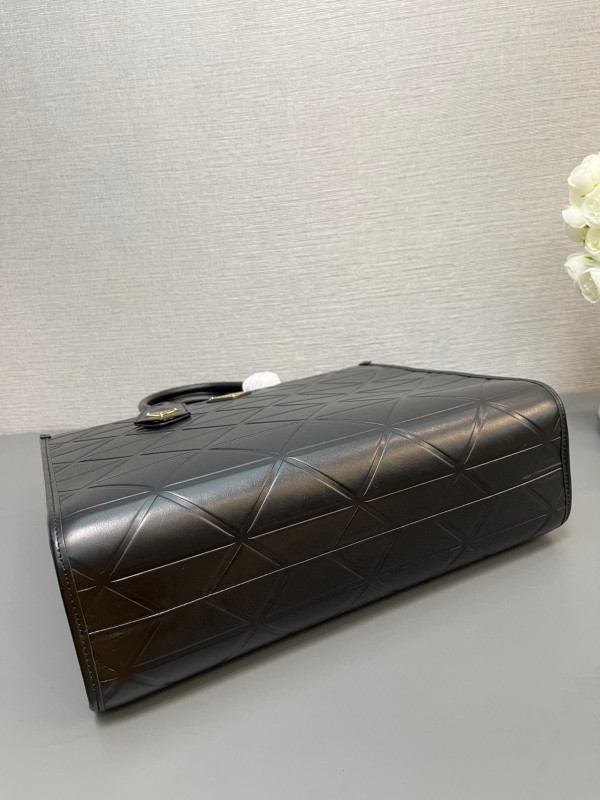 medium Pra*a symbole leather bag