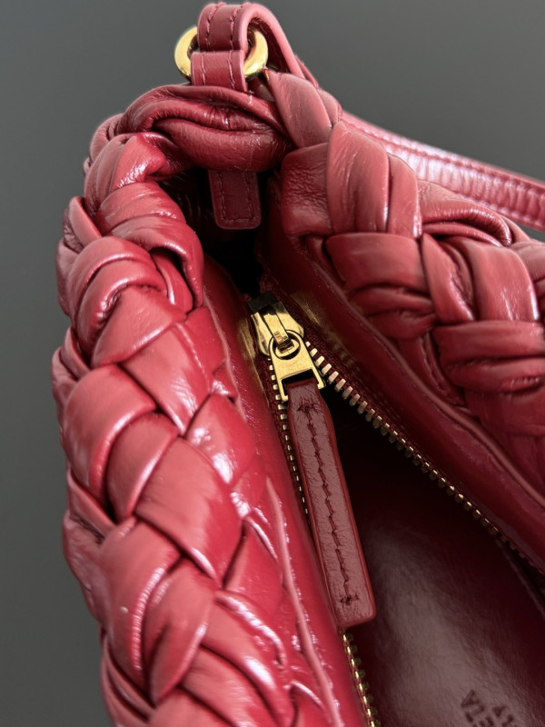 bo*te*ga Ve*ne*ta kalimero cha cha