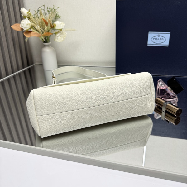 Pra*a small leather shoulder bag-26*14*9.5cm