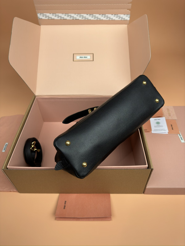 M*um*u aventure nappa leather top-handle bag