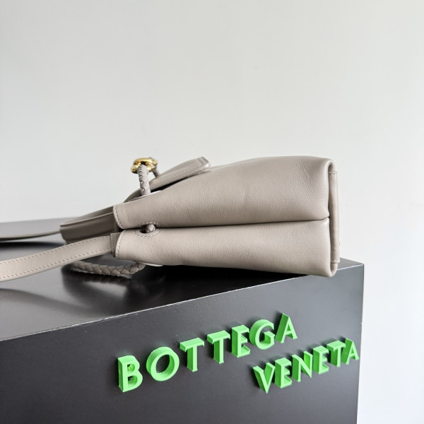 bo*te*ga Ve*ne*ta  small ciao ciao- 26*19*10.5cm