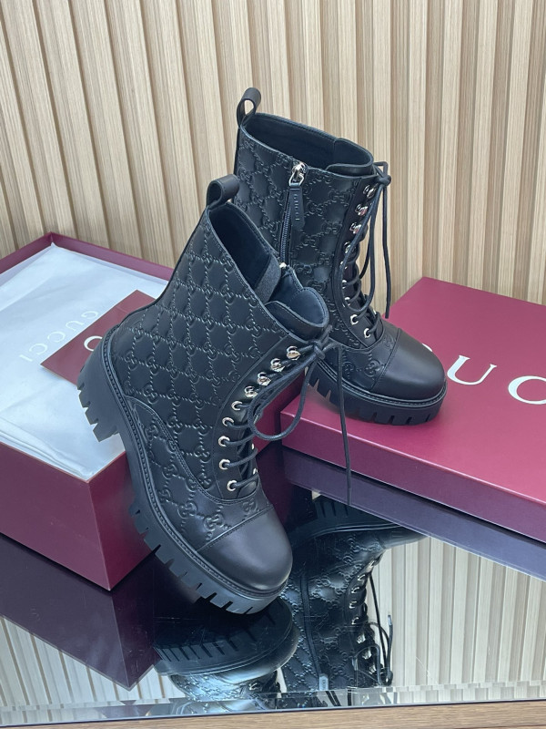 G*u*i boots