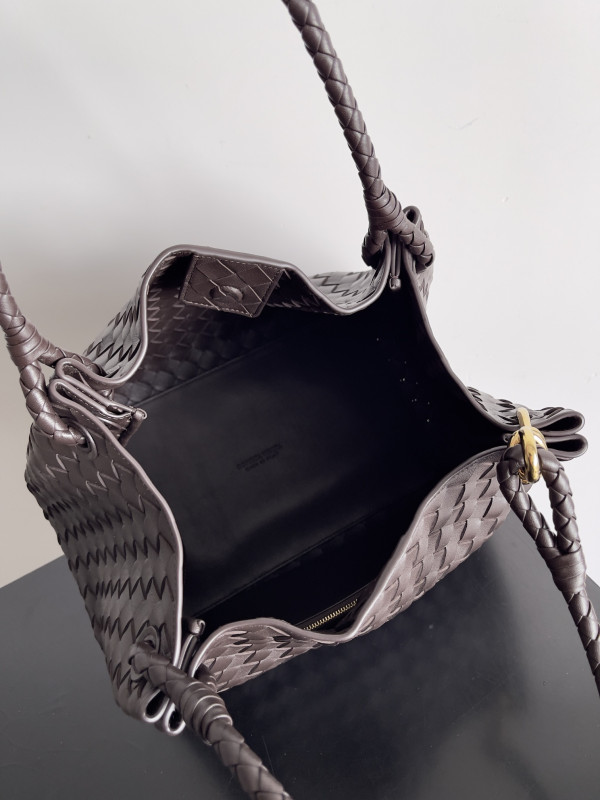 bo*te*ga Ve*ne*ta large parachute - 30*26*20cm