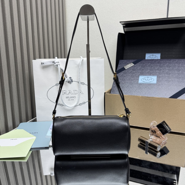 Pra*a leather pouch - 22*9*7.5cm